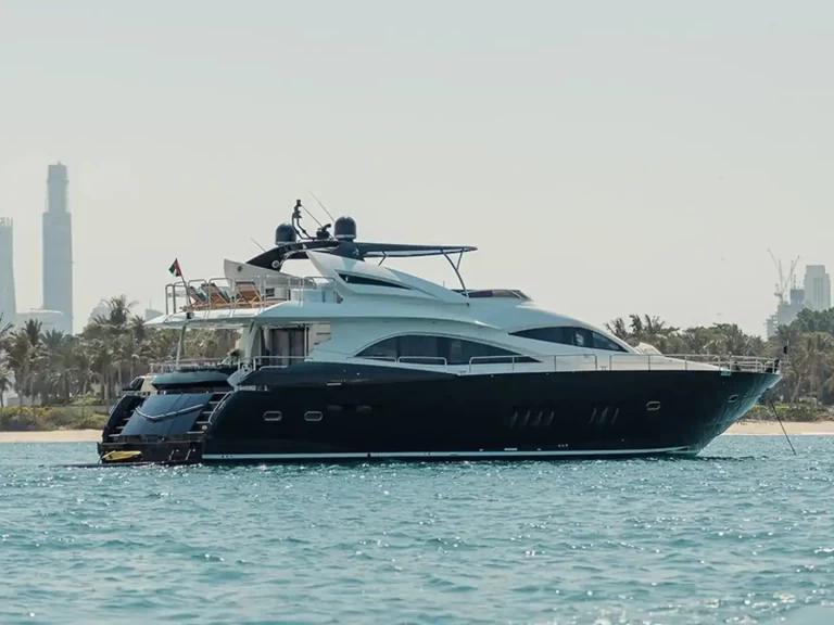 Hire Luxury Yacht Sunseeker with a boat licence