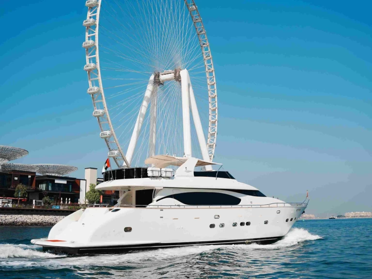 Charter a Maiora 92 in Dubai Marina on Samboat