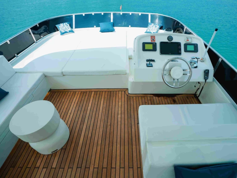 Charter a HAYSEA 92 in Dubai Marina on Samboat