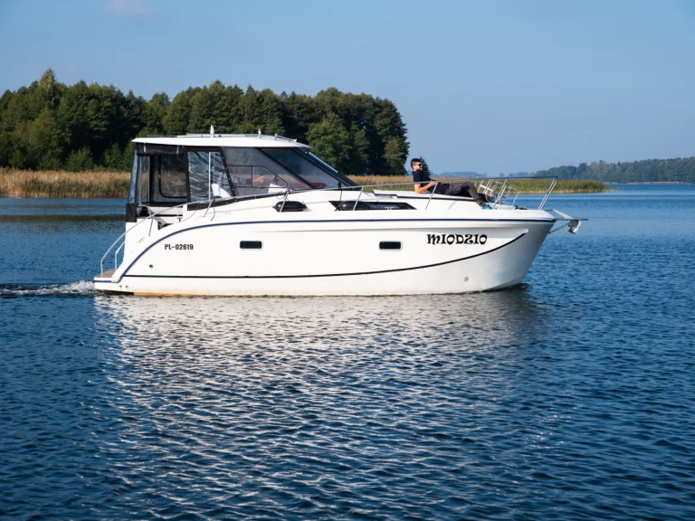 Canal boat hire in Ogonki - Futura 860