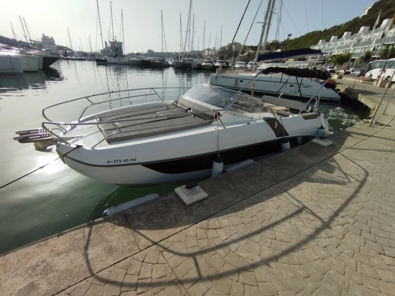Charter a Bénéteau Flyer 8.8 SUNdeck in Mahón on Samboat