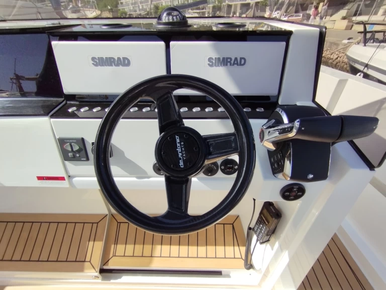 Motorboat to hire Mahón at the best price