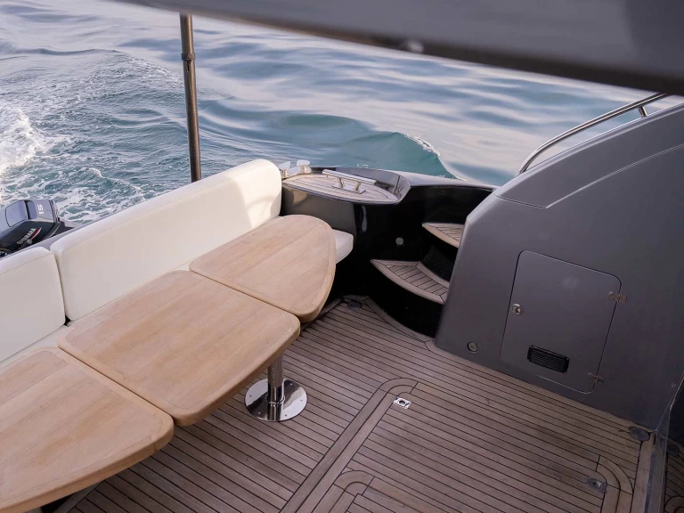 Charter a Azimut Azimut 55 in Phuket (City) on Samboat