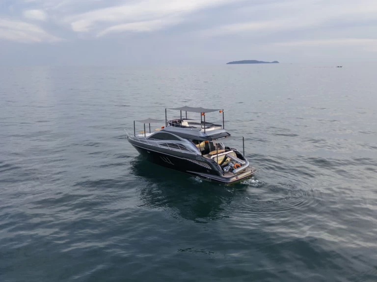 Hire Luxury Yacht with or without skipper Azimut Phuket (City)