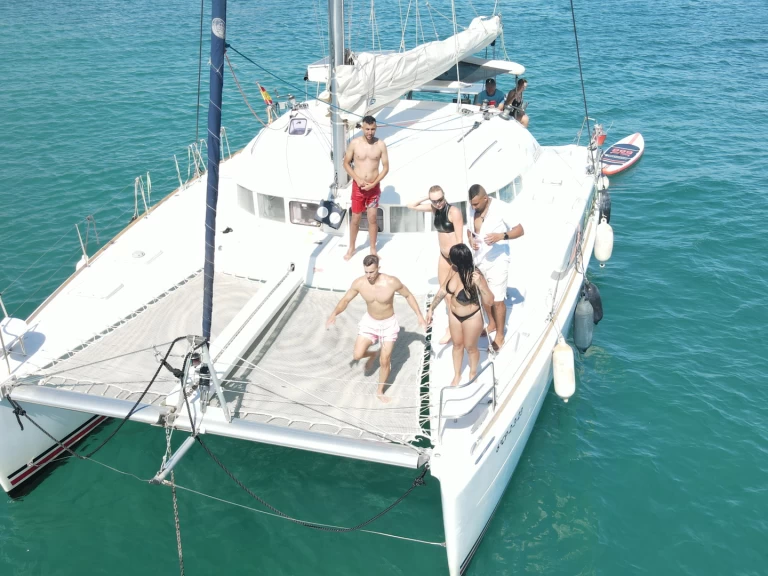 Hire Catamaran Lagoon with a boat licence