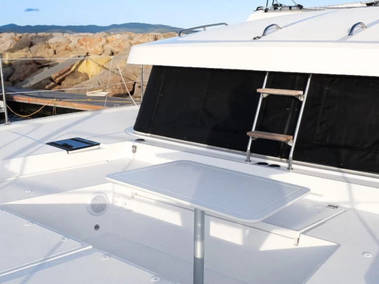 Hire a 15 BALI 3.8 CATSMART Ajaccio