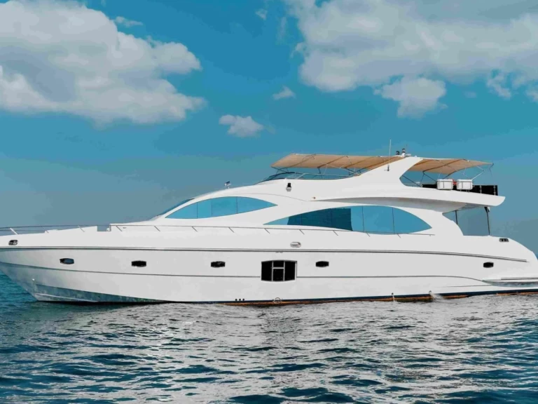 Yacht charter Dubai Marina - Majesty Yachts 92 on SamBoat