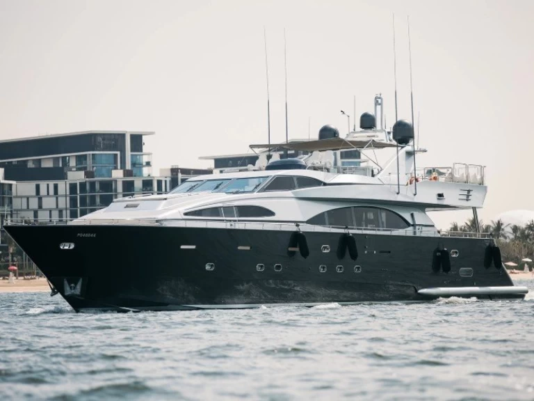 Hire a Azimut Azimut 100  Dubai Marina