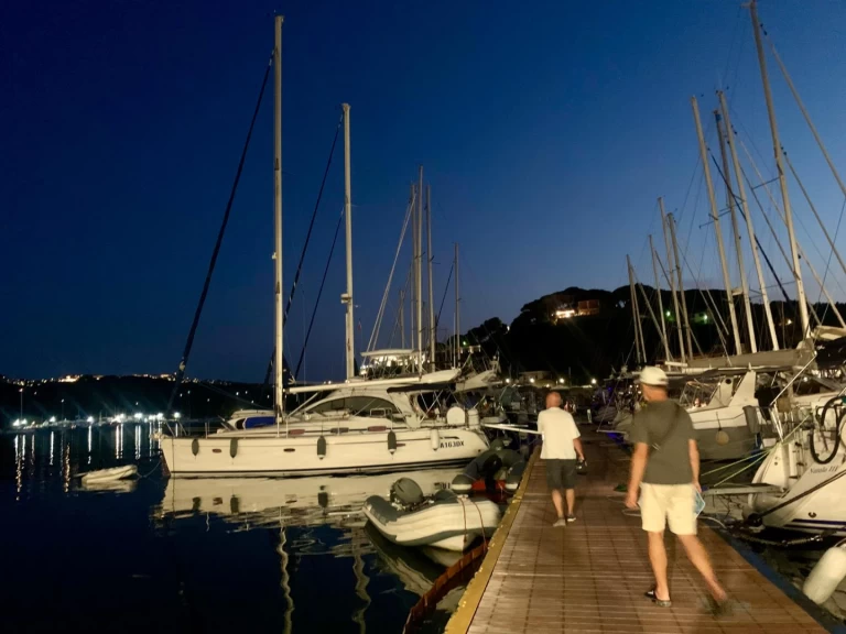 Yacht charter San Lorenzo al Mare - Bavaria Bavaria 42 Cruiser on SamBoat