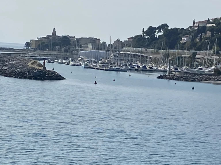 Hire a Bavaria Bavaria 42 Cruiser San Lorenzo al Mare