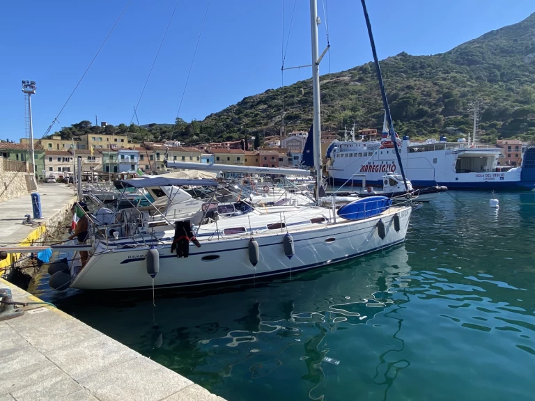 Charter a Bavaria Bavaria 42 Cruiser in San Lorenzo al Mare on Samboat