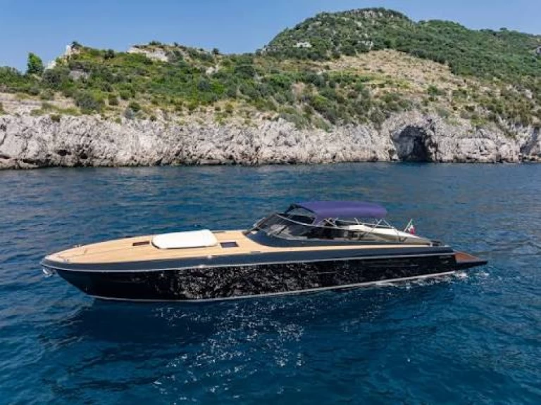 Motorboat to hire Tourlos at the best price