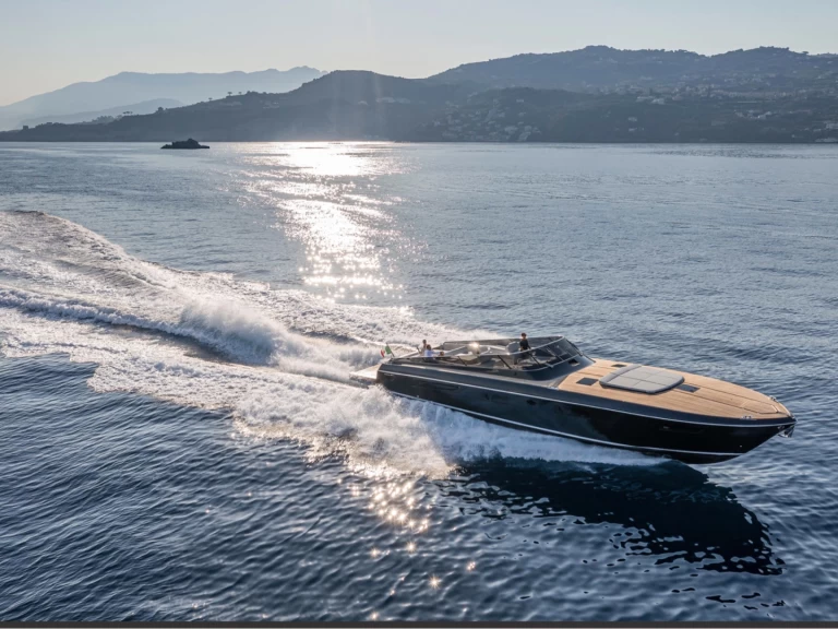 Hire a Itama 62RS Tourlos