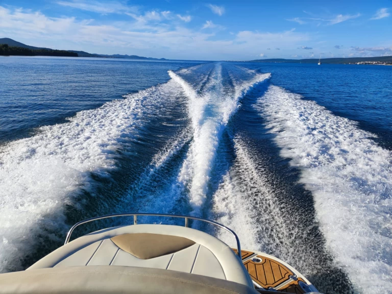 Motorboat hire in Split - Chaparral 275 ssi