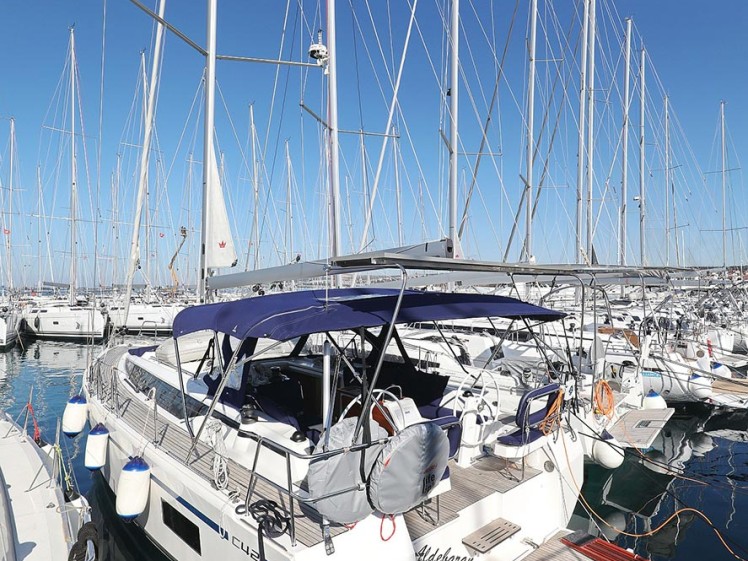 Hire Sailboat Bavaria with a boat licence