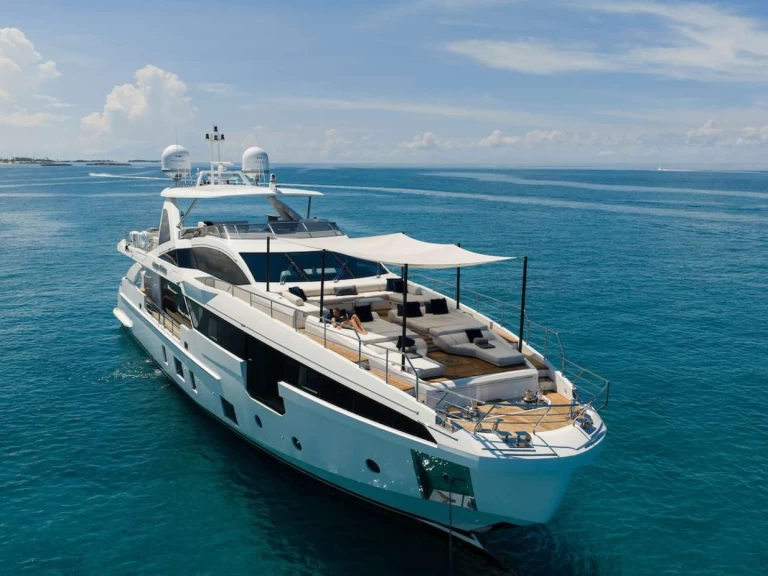 Hire Luxury Yacht with or without skipper Azimut Bahamas