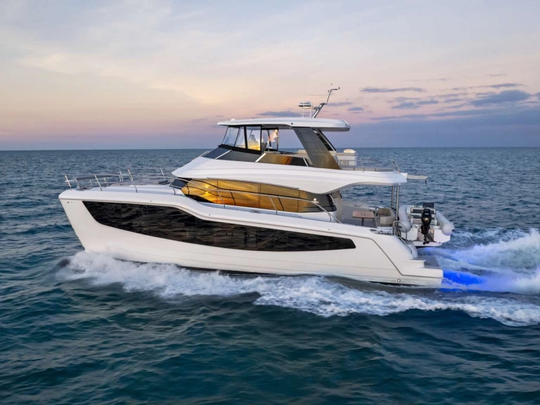 Hire Luxury Yacht Aquila with a boat licence
