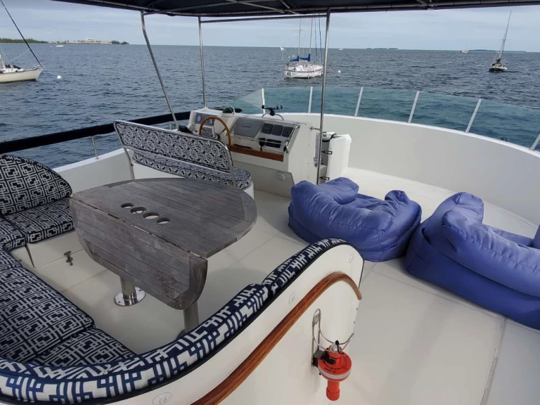 Hire a ALLIAURA MAR Pandora Florida Keys