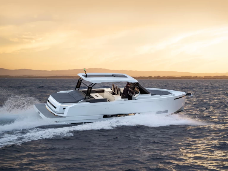 Motorboat to hire Seget Donji at the best price