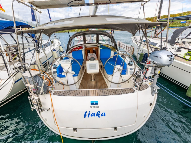 Charter a Bavaria Cruiser 37 in Punat on Samboat