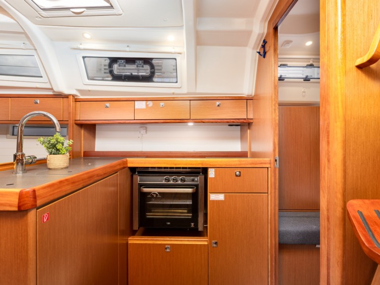 Hire Sailboat Bavaria with a boat licence