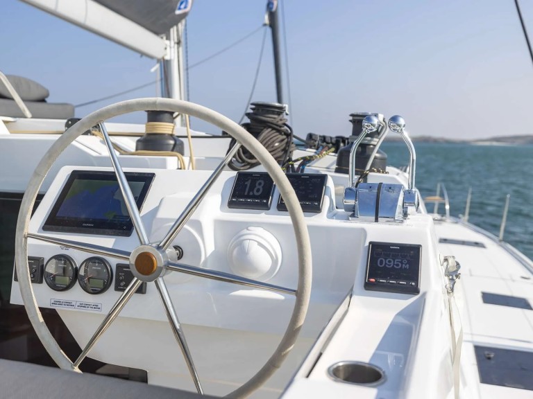 Catamaran to hire Belize City at the best price