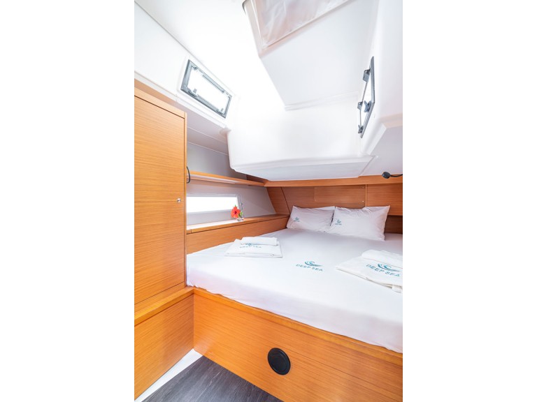 Yacht hire Göcek cheap Dufour 470