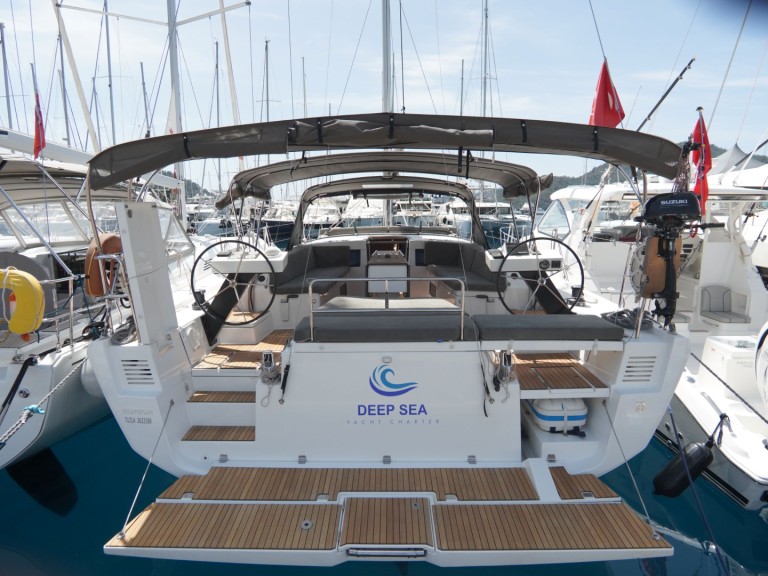 Sailboat to hire Göcek at the best price