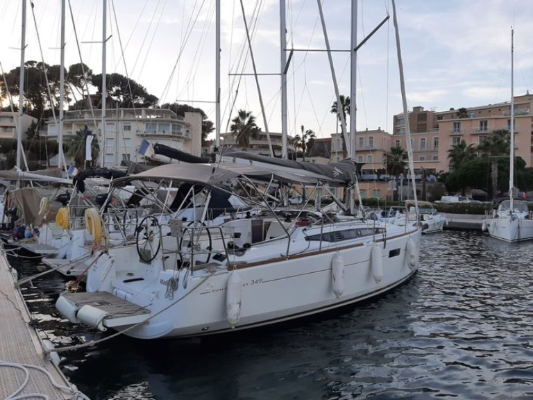 Charter a Jeanneau Sun Odyssey 349 in Toulon on Samboat