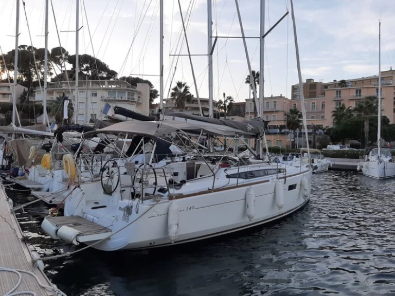 Charter a Jeanneau Sun Odyssey 349 in Toulon on Samboat