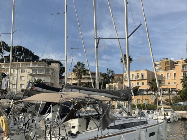 Hire Sailboat with or without skipper Jeanneau Toulon