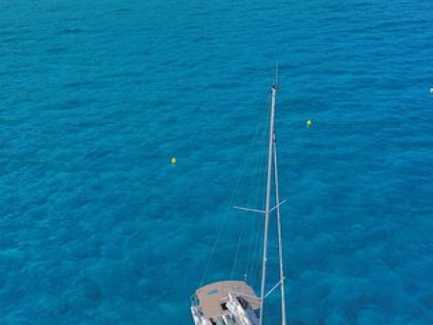 Hire Sailboat Jeanneau with a boat licence