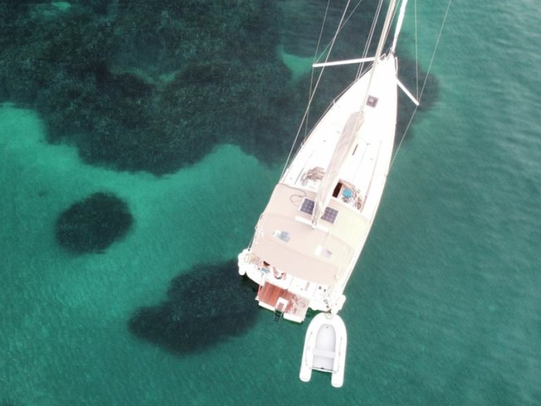 Sailboat to hire Toulon at the best price