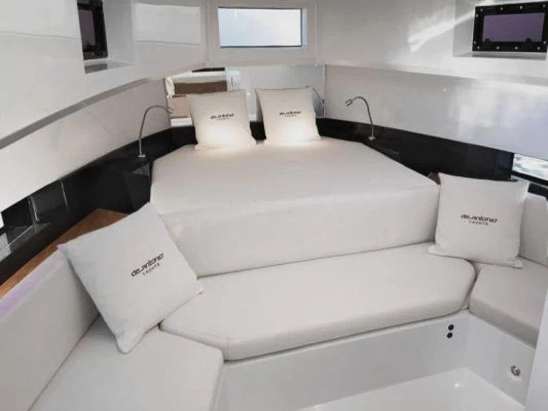 Motorboat hire in Seget Donji - De Antonio DE ANTONIO D36