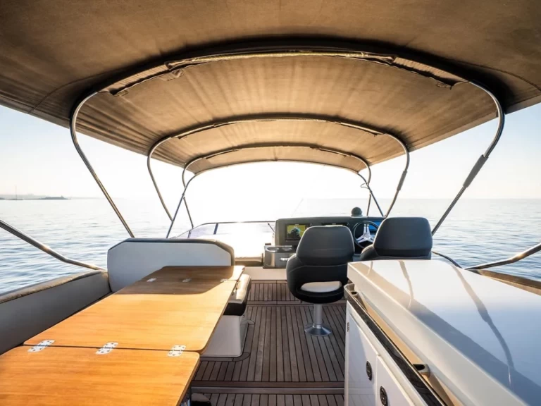 Motorboat to hire Seget Donji at the best price