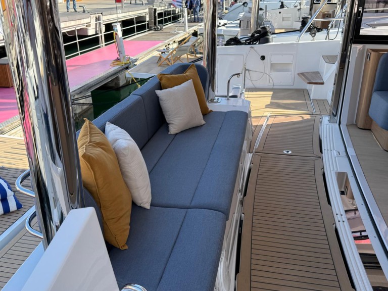 Yacht hire Salerno cheap Bali 5.2 6-cab
