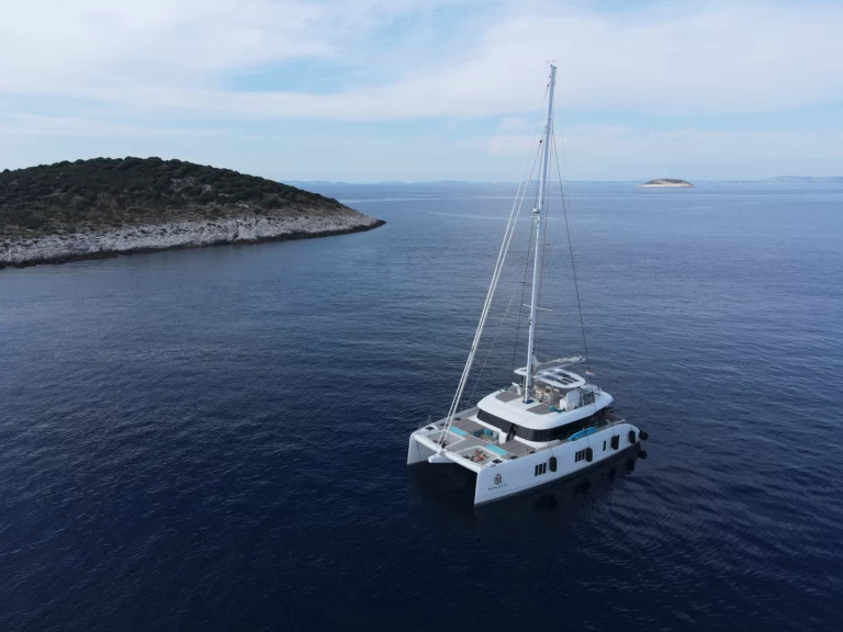Hire Catamaran Sunreef with a boat licence