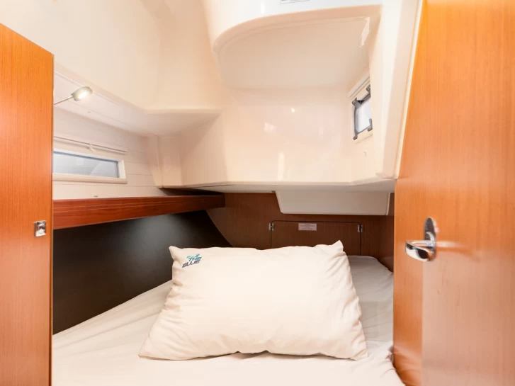 Charter a Bavaria Cruiser 37 in Punat on Samboat