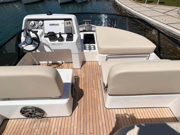 Motorboat to hire Šibenik at the best price