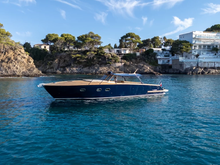 Dubourdieu Picnic Cabin 52XL charter bareboat or skippered in  Port de Cavalaire-sur-Mer