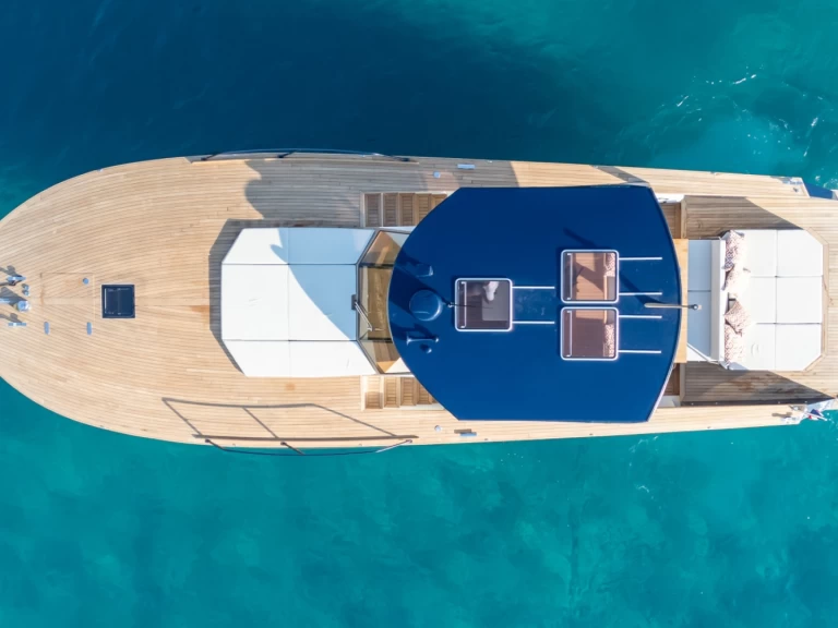 Motorboat to hire Port de Cavalaire-sur-Mer at the best price