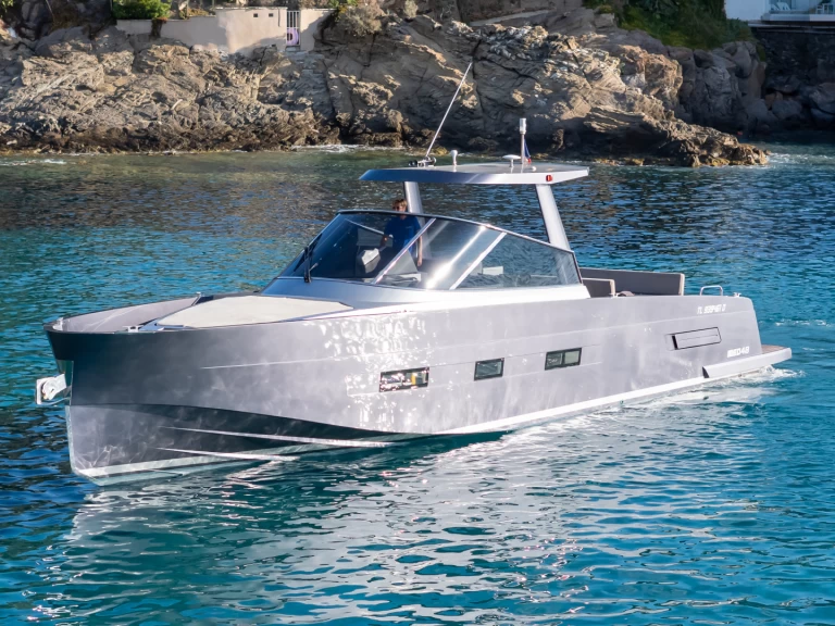 Hire Motorboat with or without skipper Med Yacht Port de Cavalaire-sur-Mer