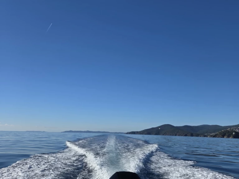 Hire a Sea Water Sea Water Phantom 280 Port de Cavalaire-sur-Mer