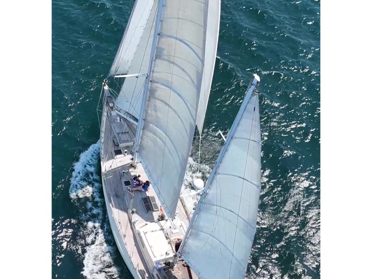 Hire Sailboat  with a boat licence