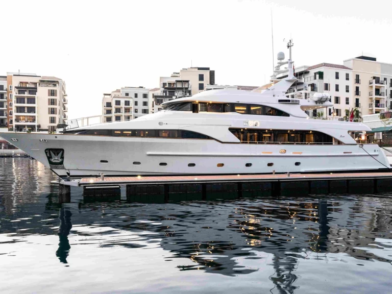 Luxury Yacht to hire Dubai Marina at the best price