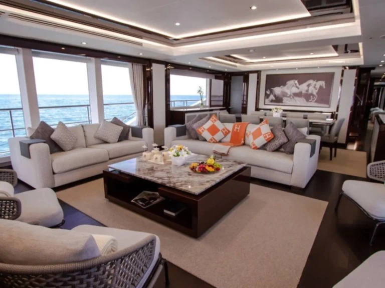 Yacht charter Dubai Marina - Sunseeker 116 on SamBoat