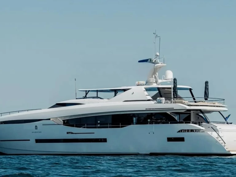 Hire a Peri Yachts 123 Dubai Marina