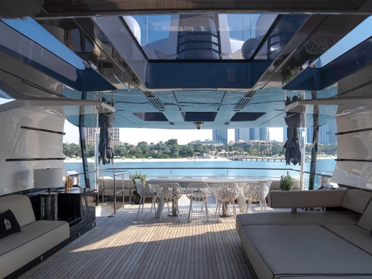 Charter a Peri Yachts 123 in Dubai Marina on Samboat