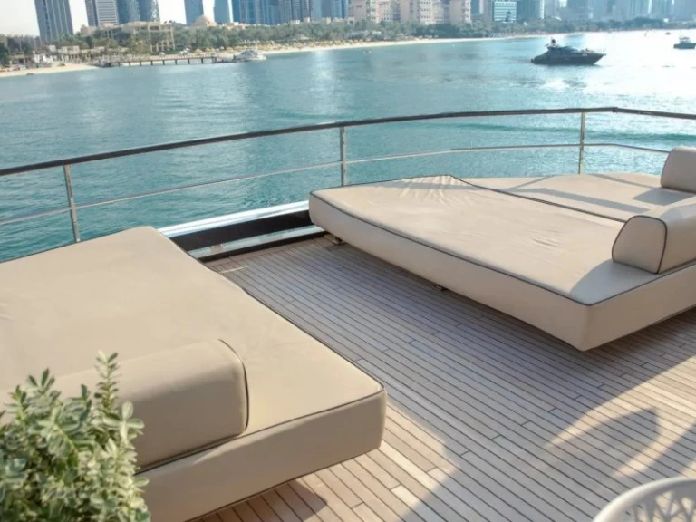 Hire Luxury Yacht Peri Yachts with a boat licence