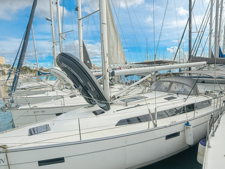 Charter a Bavaria Cruiser 41 in Palma de Mallorca on Samboat